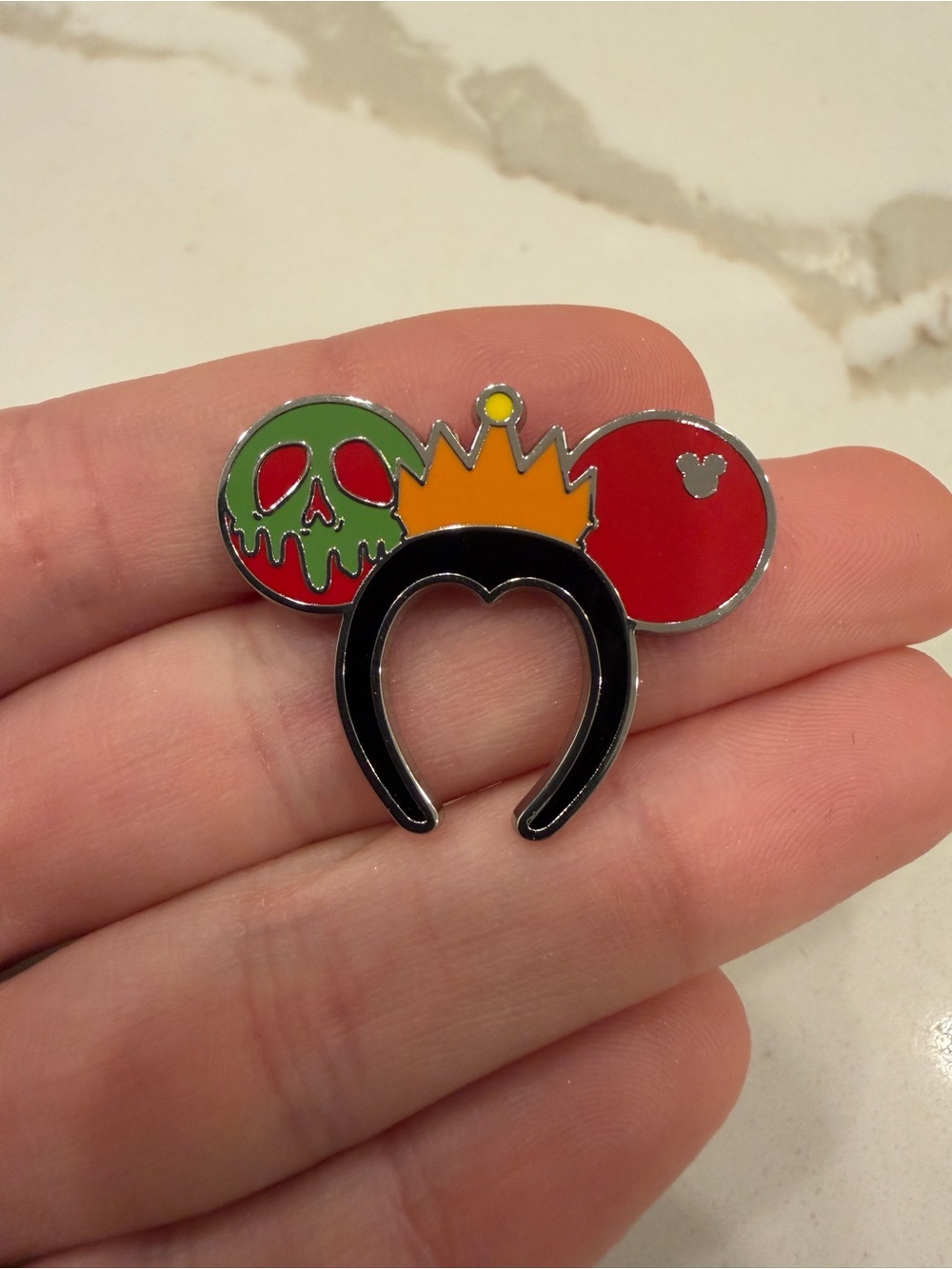 Disney pin - Hidden Mickey - 2026 Evil Queen Headband - Wave A